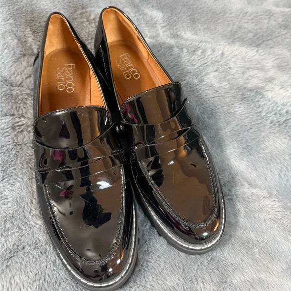 Elegant Black Patent Leather Women's Loafers - Picture 2 of 6